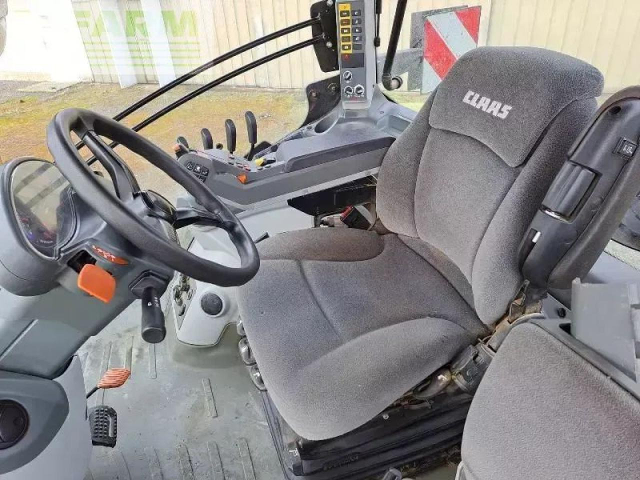 Tracteur agricole CLAAS axion 800