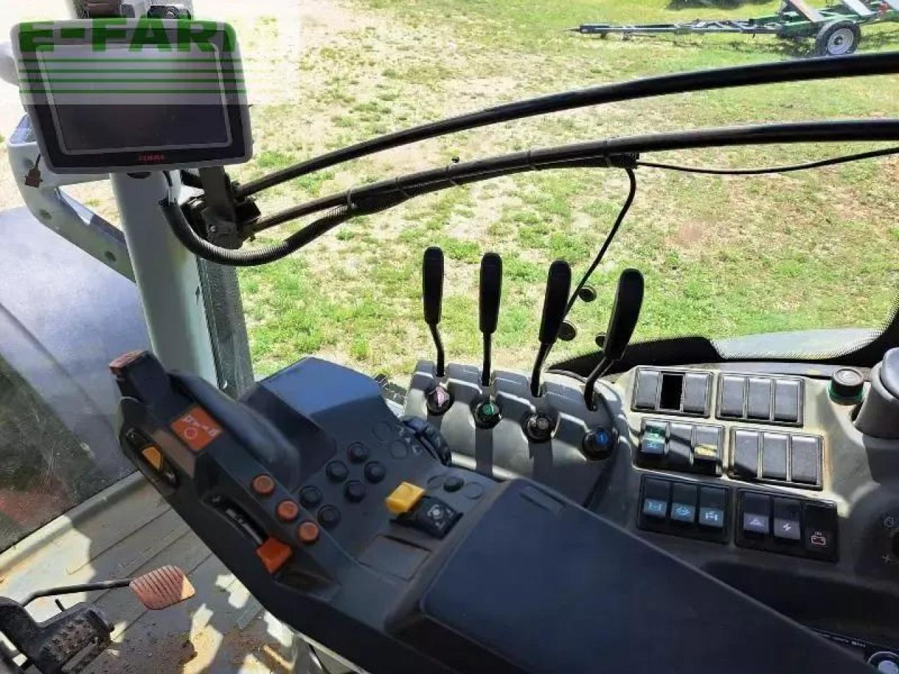 Tracteur agricole CLAAS axion 800