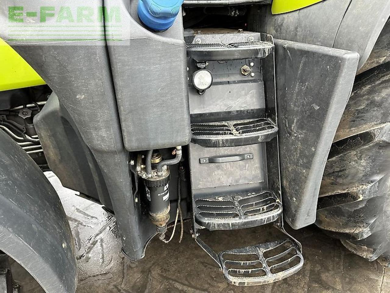 Tracteur agricole CLAAS axion 810