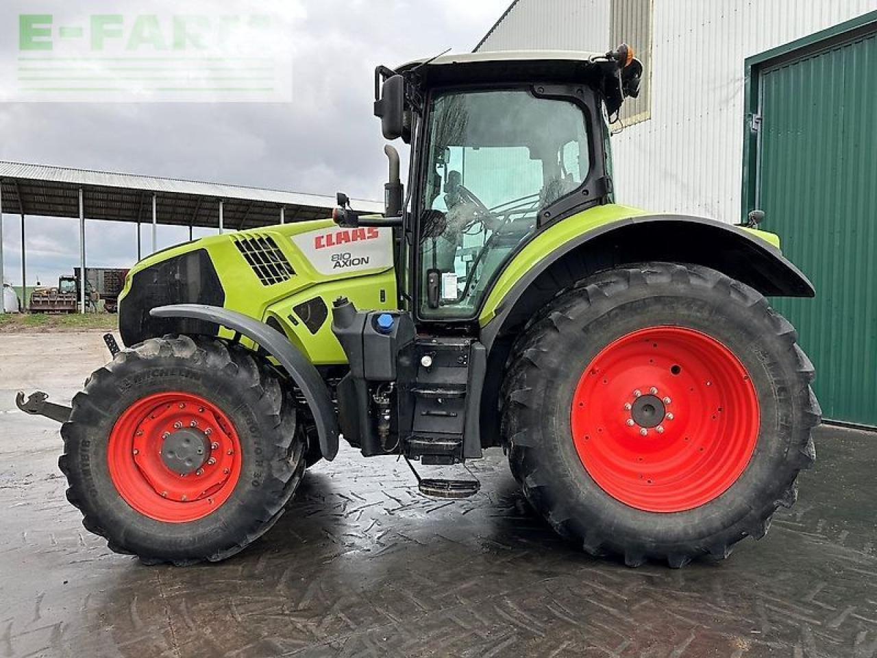 Tracteur agricole CLAAS axion 810