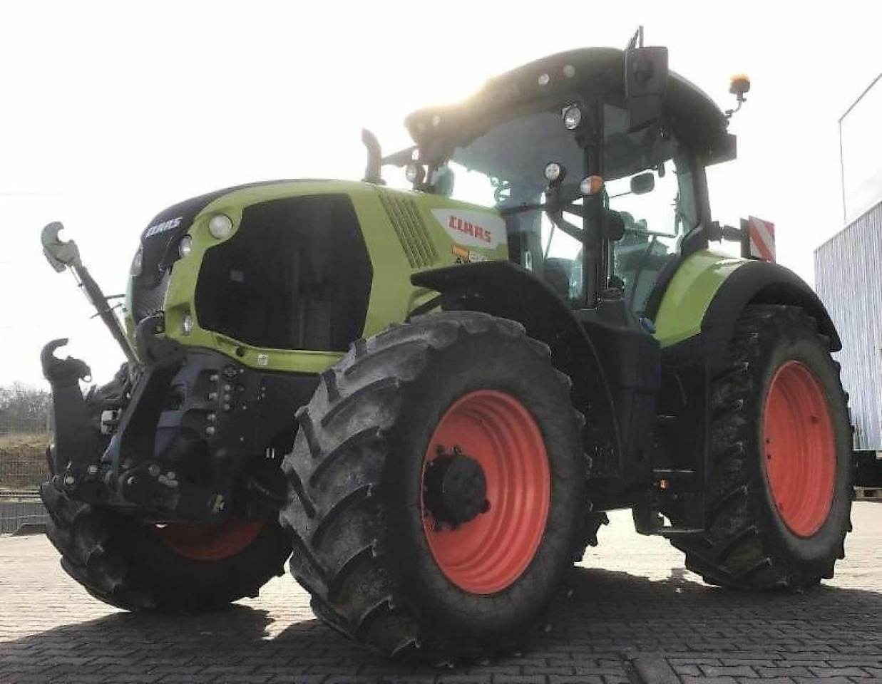 Tracteur agricole CLAAS axion 810