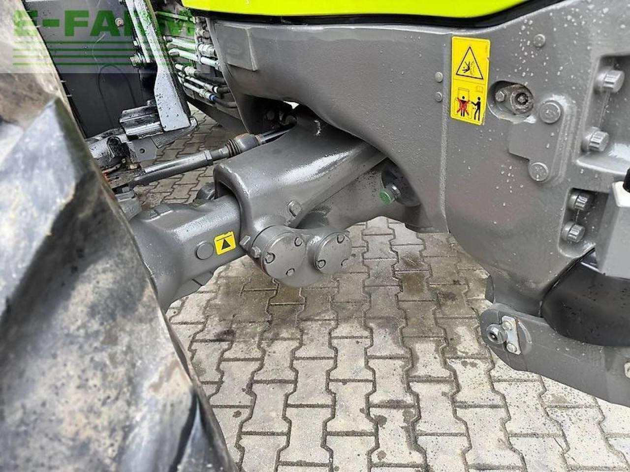 Tracteur agricole CLAAS axion 810