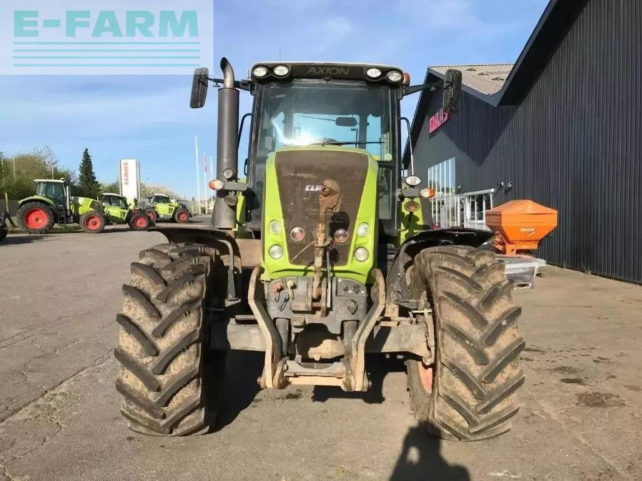 Tracteur agricole CLAAS axion 810