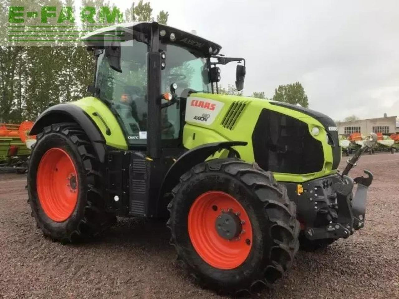 Tracteur agricole CLAAS axion 810