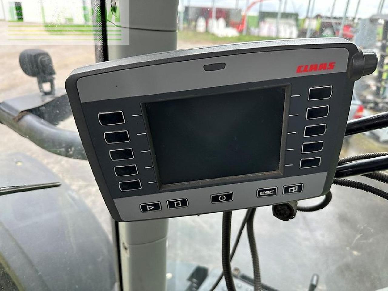 Tracteur agricole CLAAS axion 810