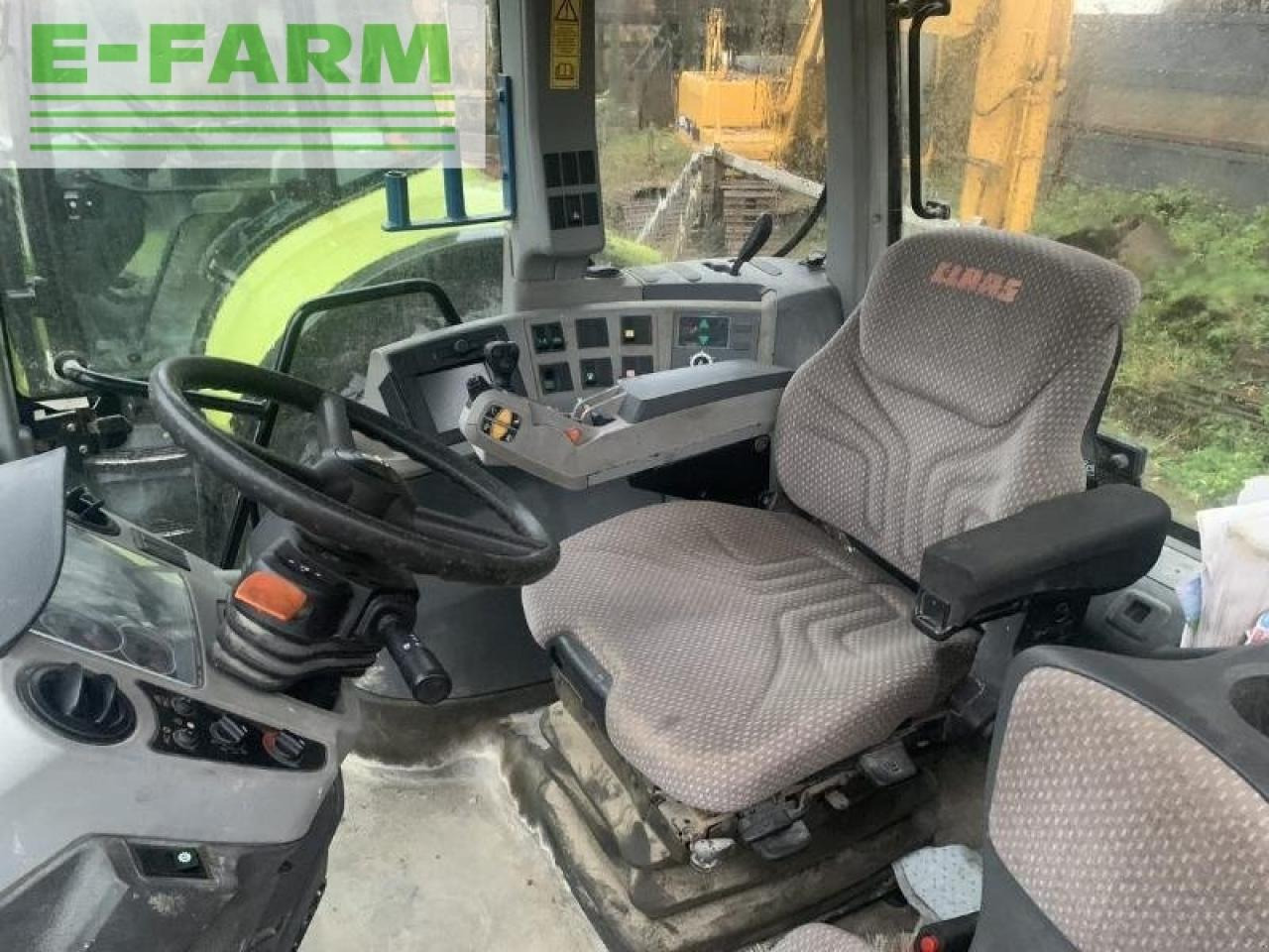 Tracteur agricole CLAAS axion 810