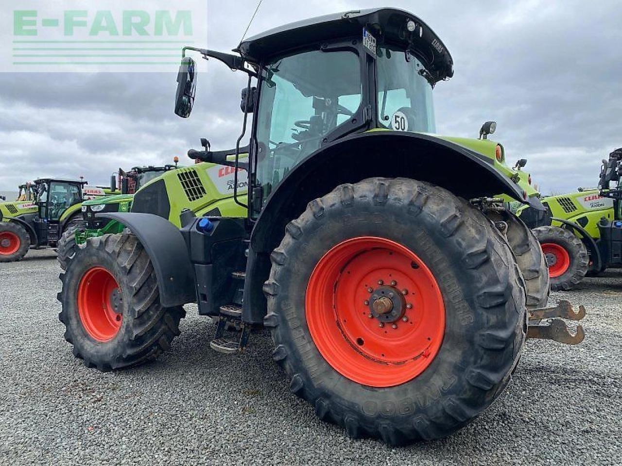 Tracteur agricole CLAAS axion 810