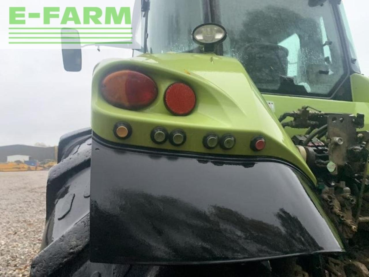 Tracteur agricole CLAAS axion 810