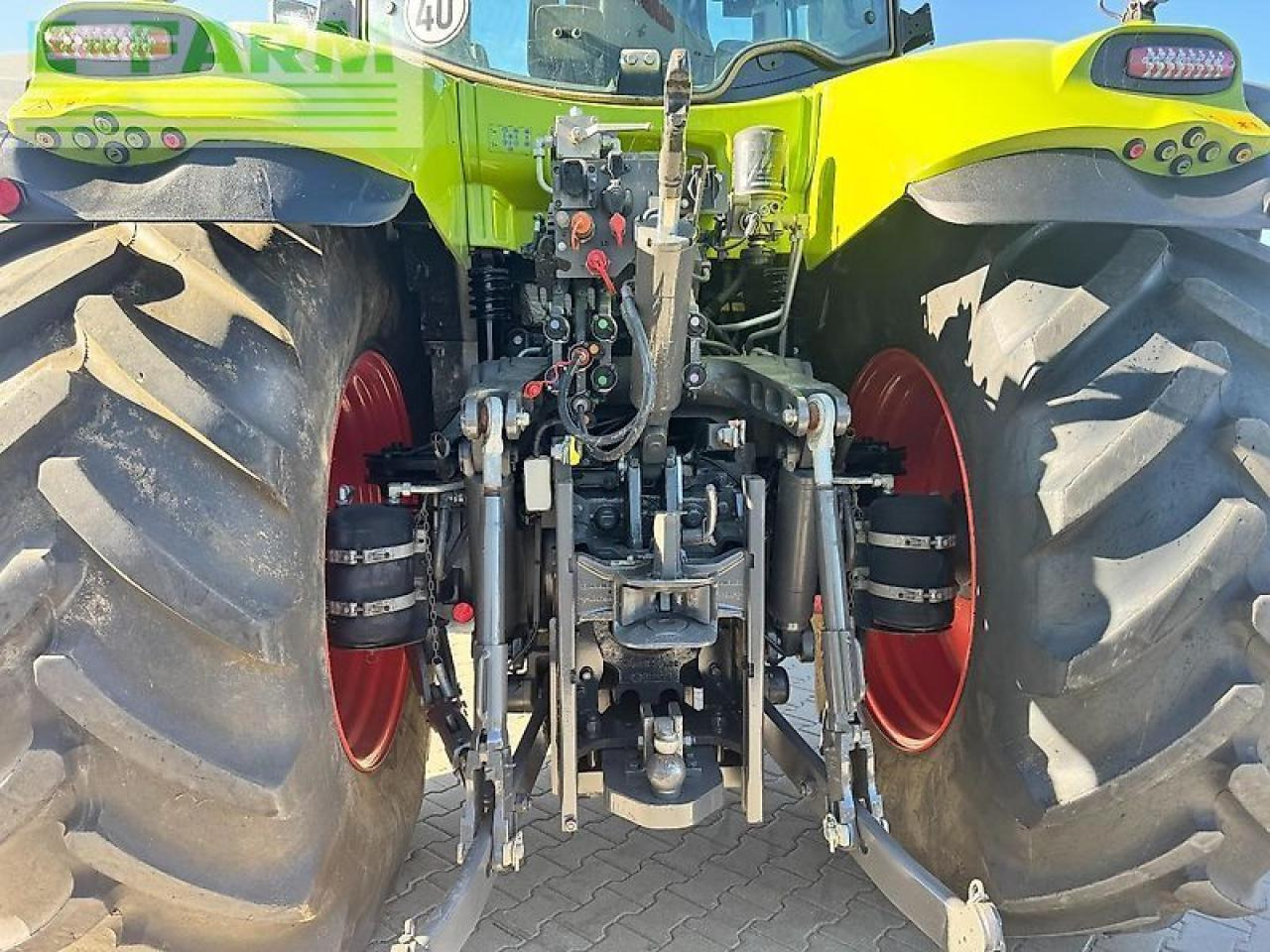 Tracteur agricole CLAAS axion 810