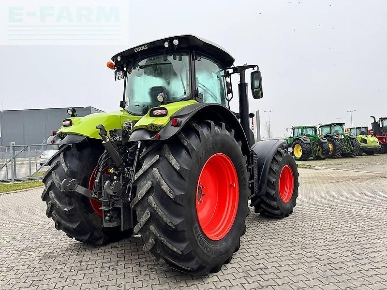 Tracteur agricole CLAAS axion 810