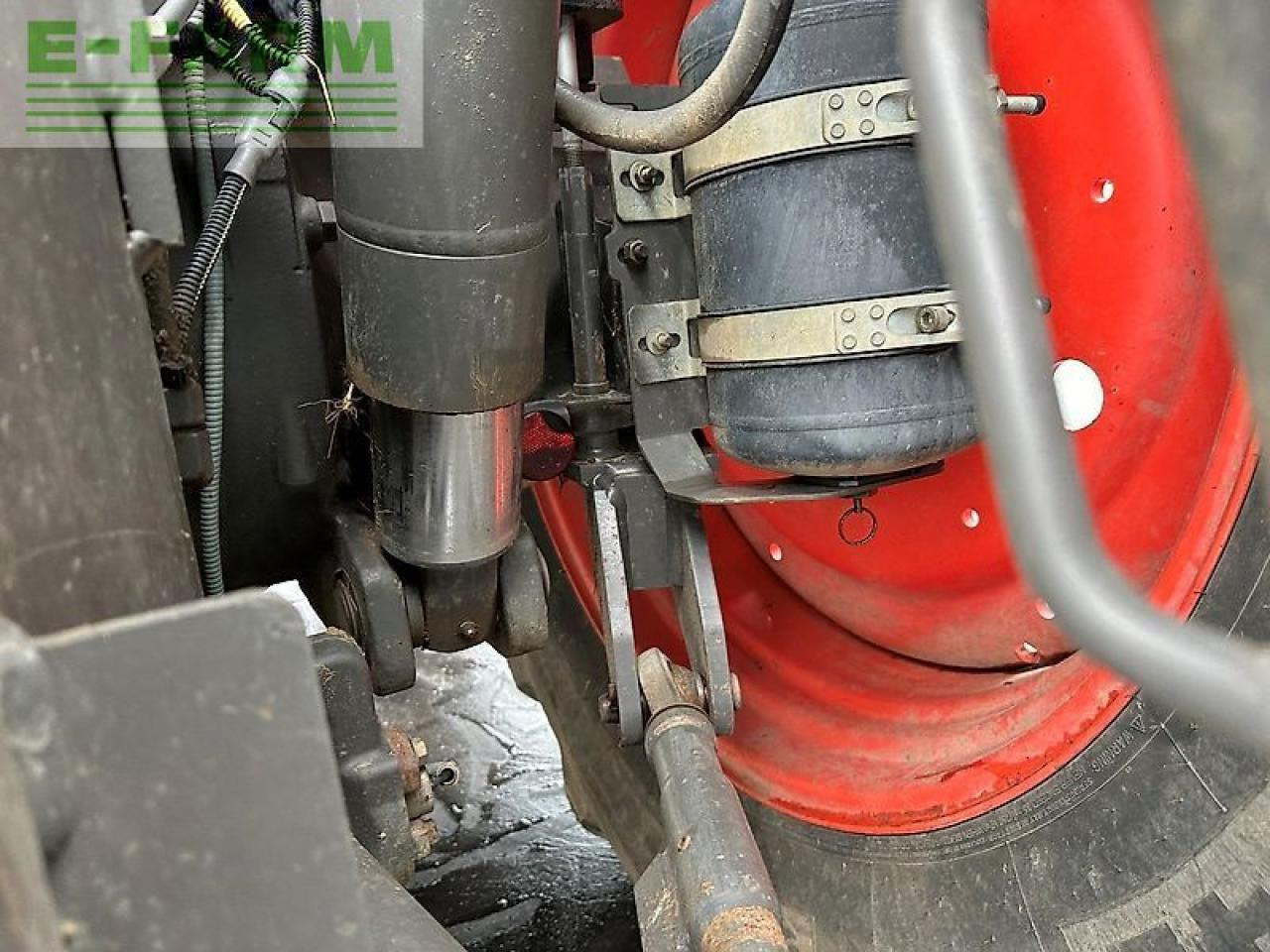 Tracteur agricole CLAAS axion 810