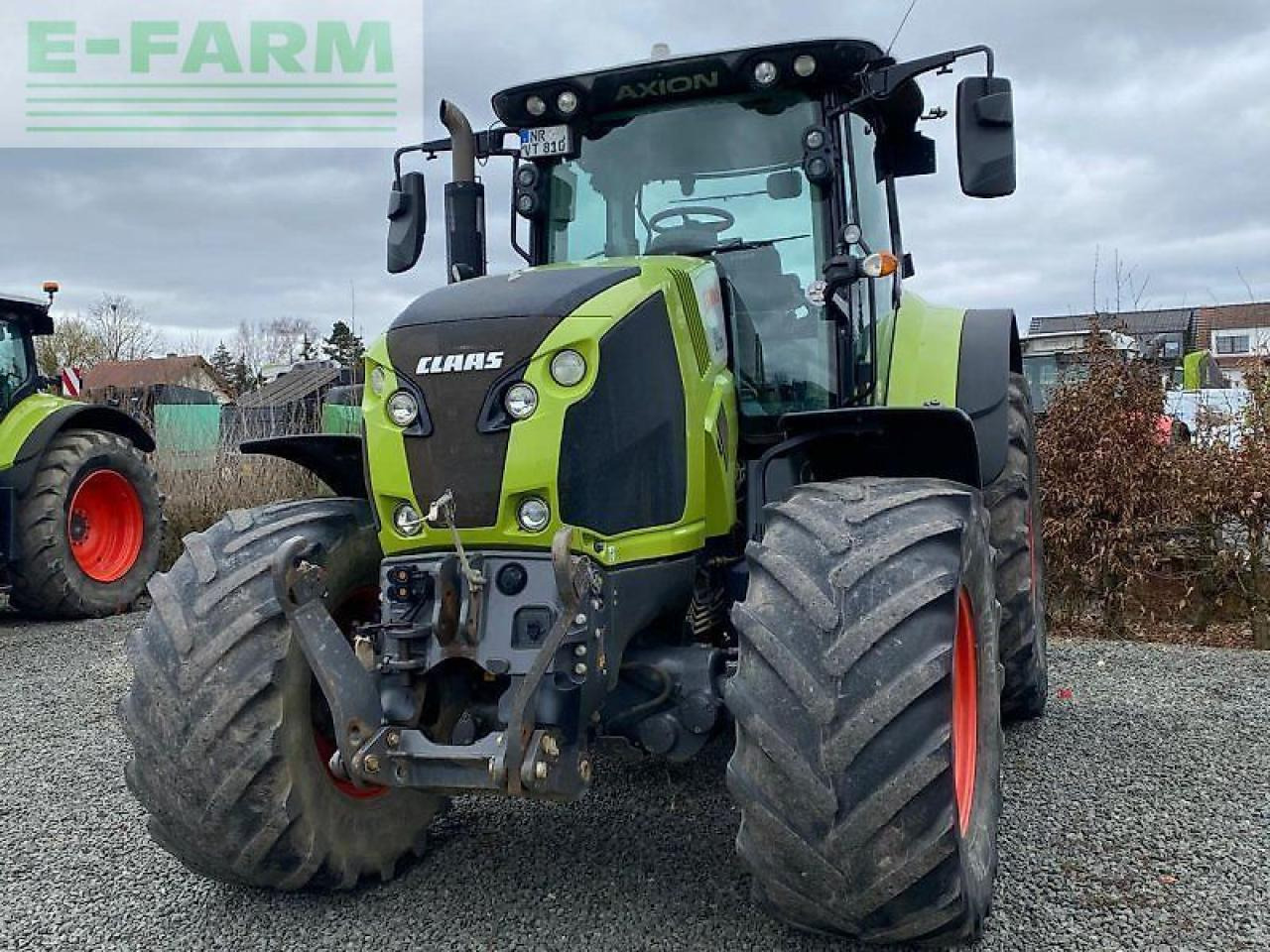 Tracteur agricole CLAAS axion 810