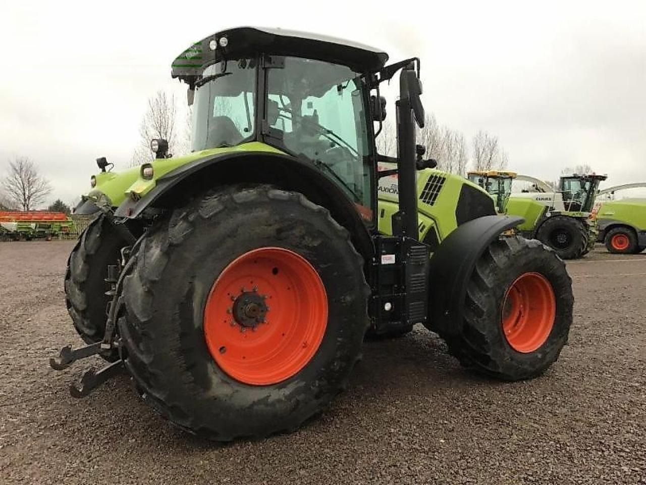 Tracteur agricole CLAAS axion 810