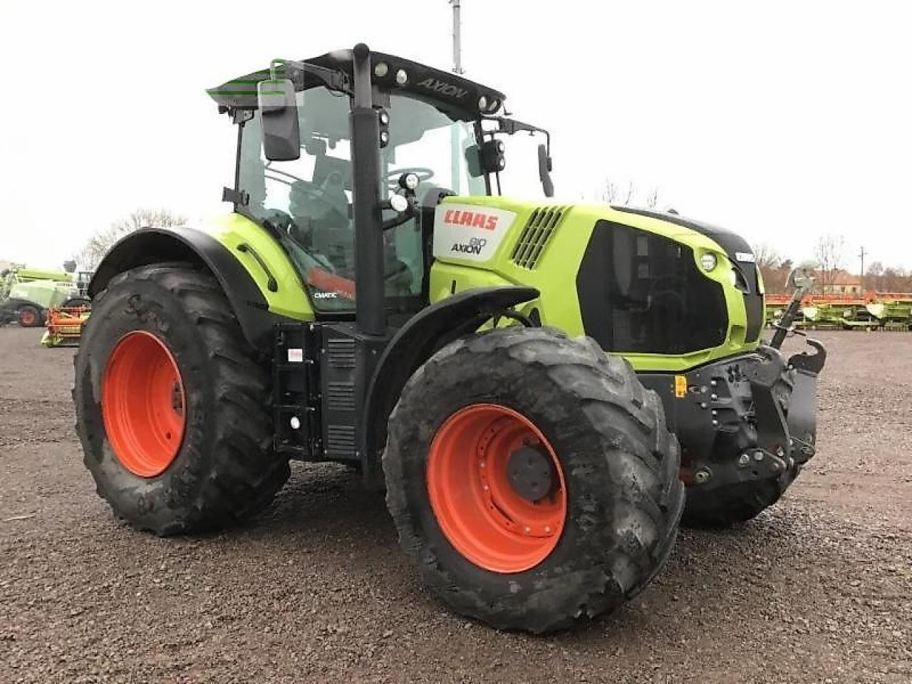 Tracteur agricole CLAAS axion 810
