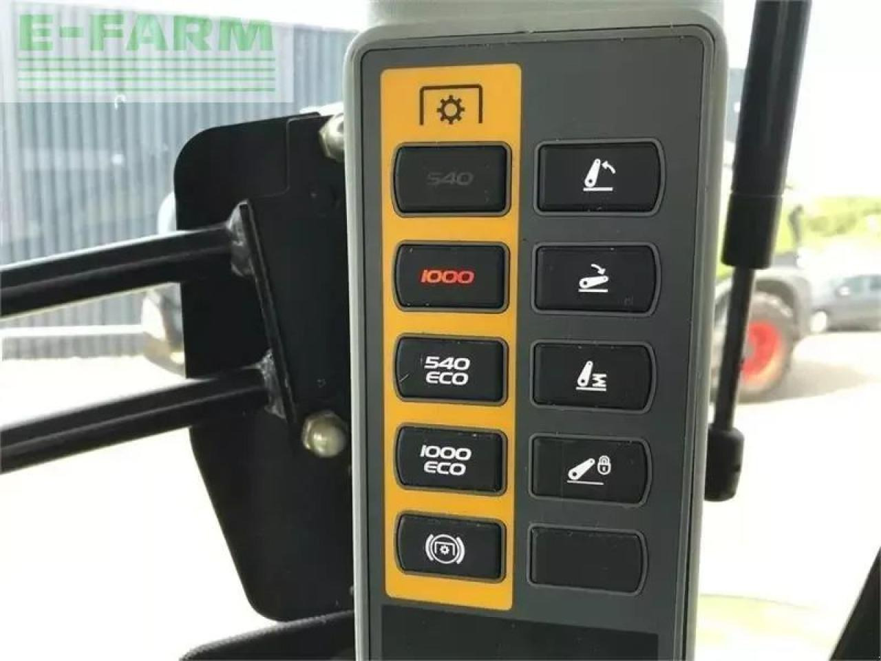 Tracteur agricole CLAAS axion 810