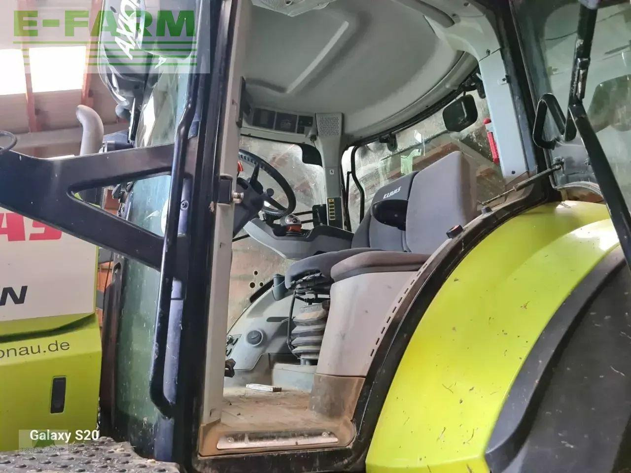 Tracteur agricole CLAAS axion 810