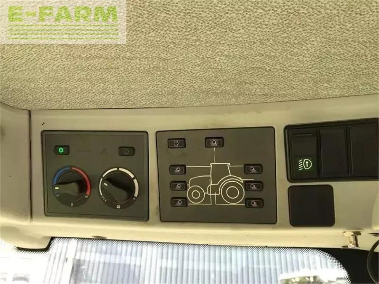 Tracteur agricole CLAAS axion 810