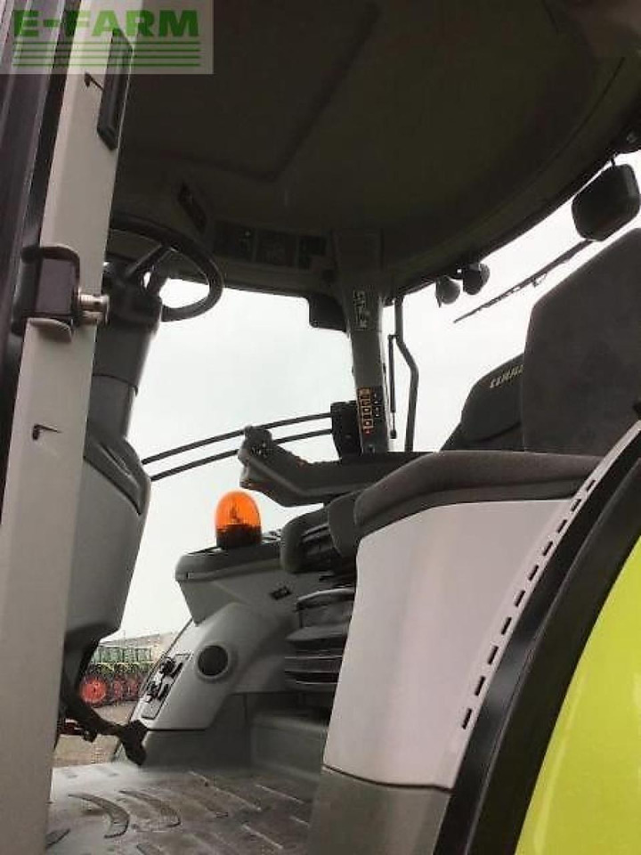Tracteur agricole CLAAS axion 810
