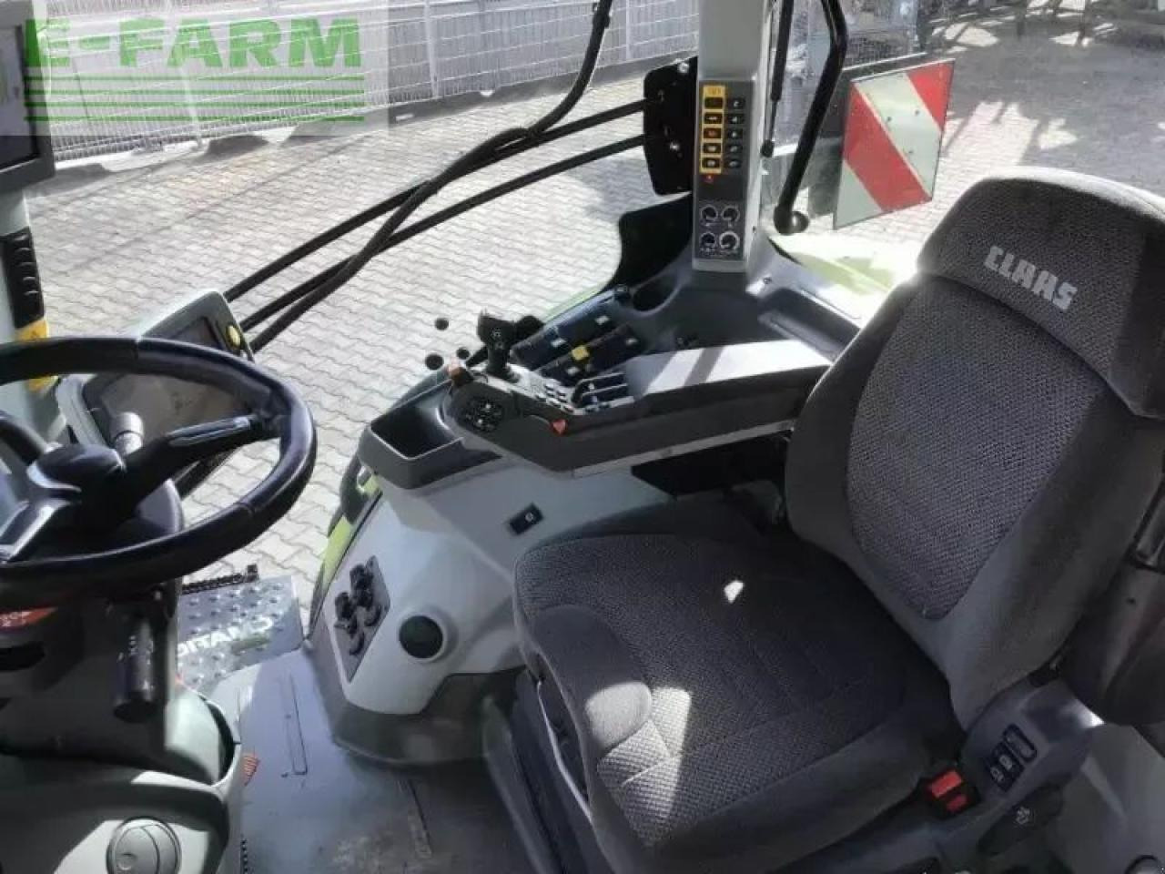 Tracteur agricole CLAAS axion 810