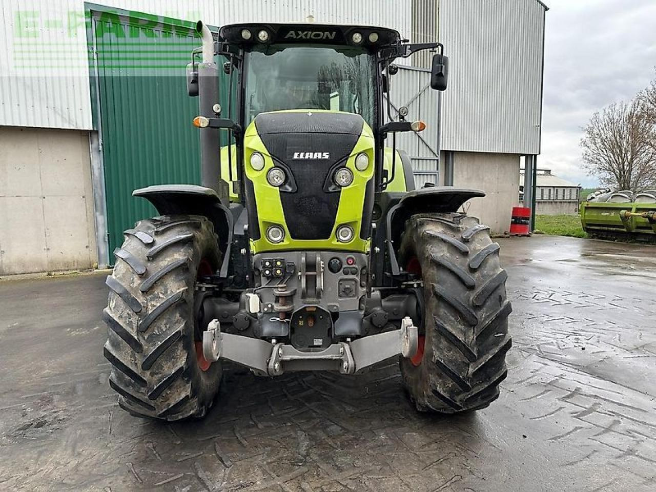 Tracteur agricole CLAAS axion 810