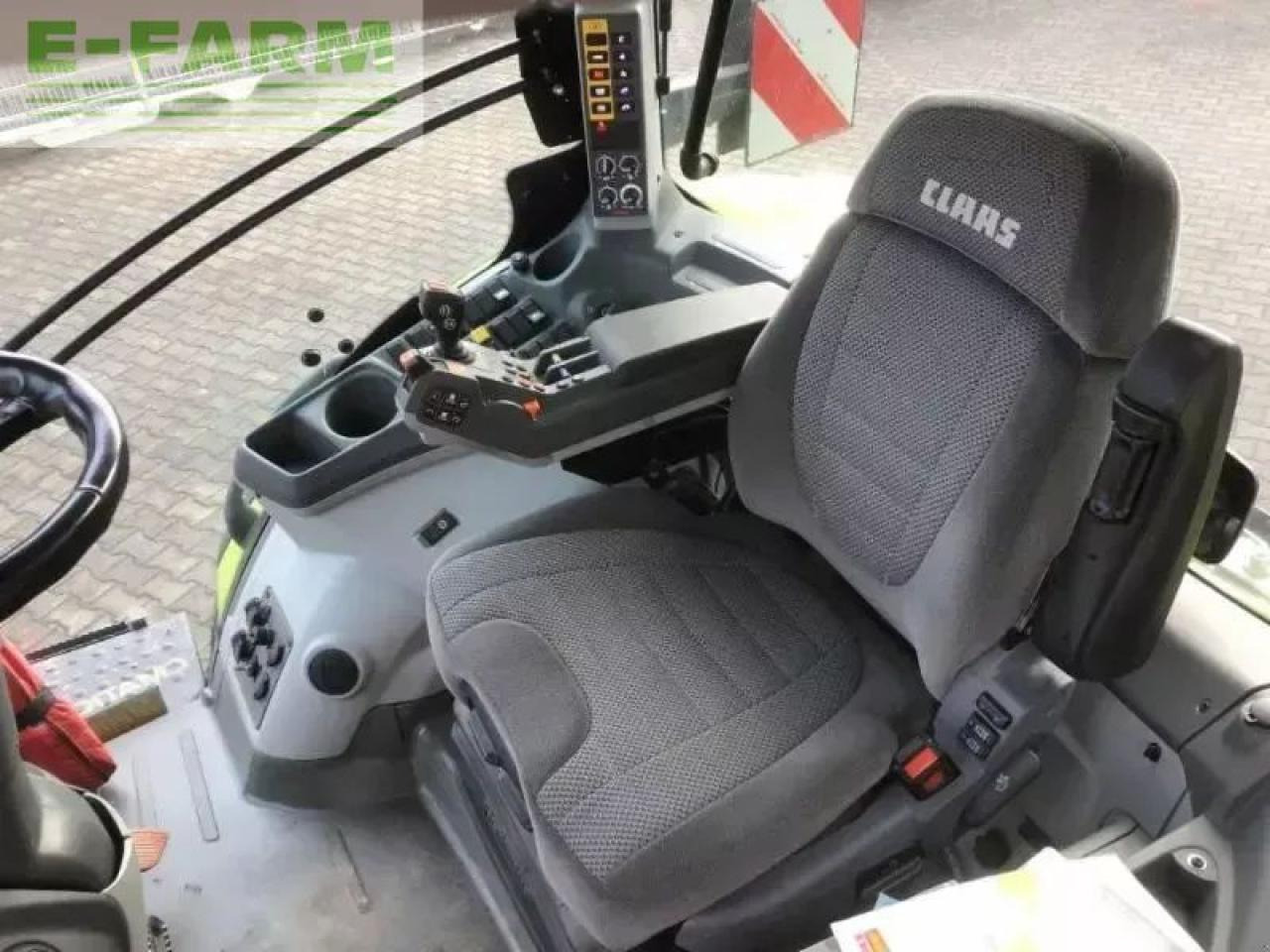 Tracteur agricole CLAAS axion 810