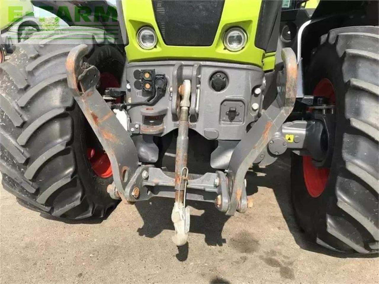 Tracteur agricole CLAAS axion 810