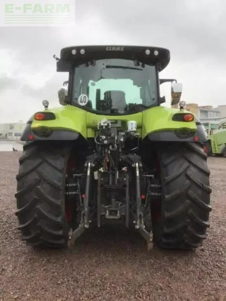 Tracteur agricole CLAAS axion 810