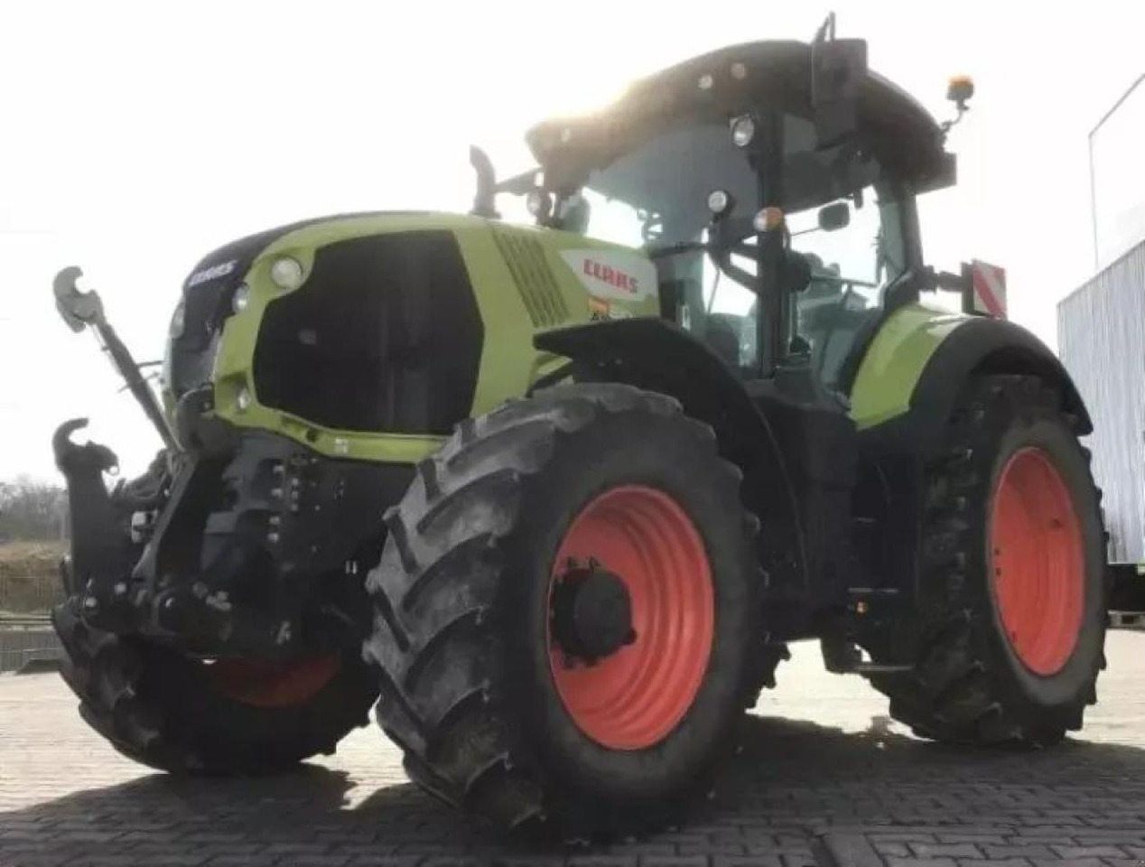 Tracteur agricole CLAAS axion 810