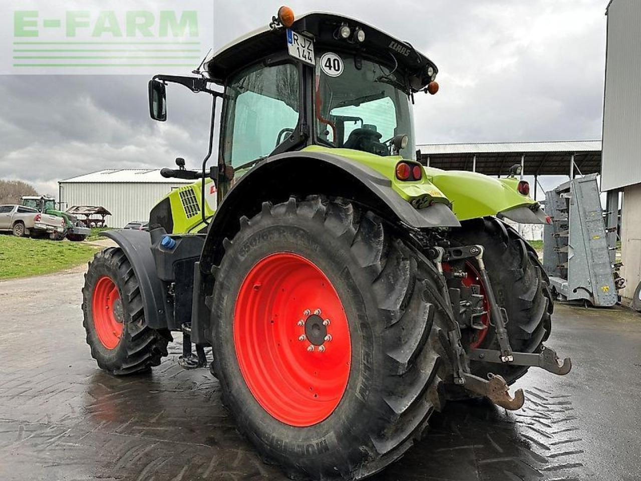 Tracteur agricole CLAAS axion 810