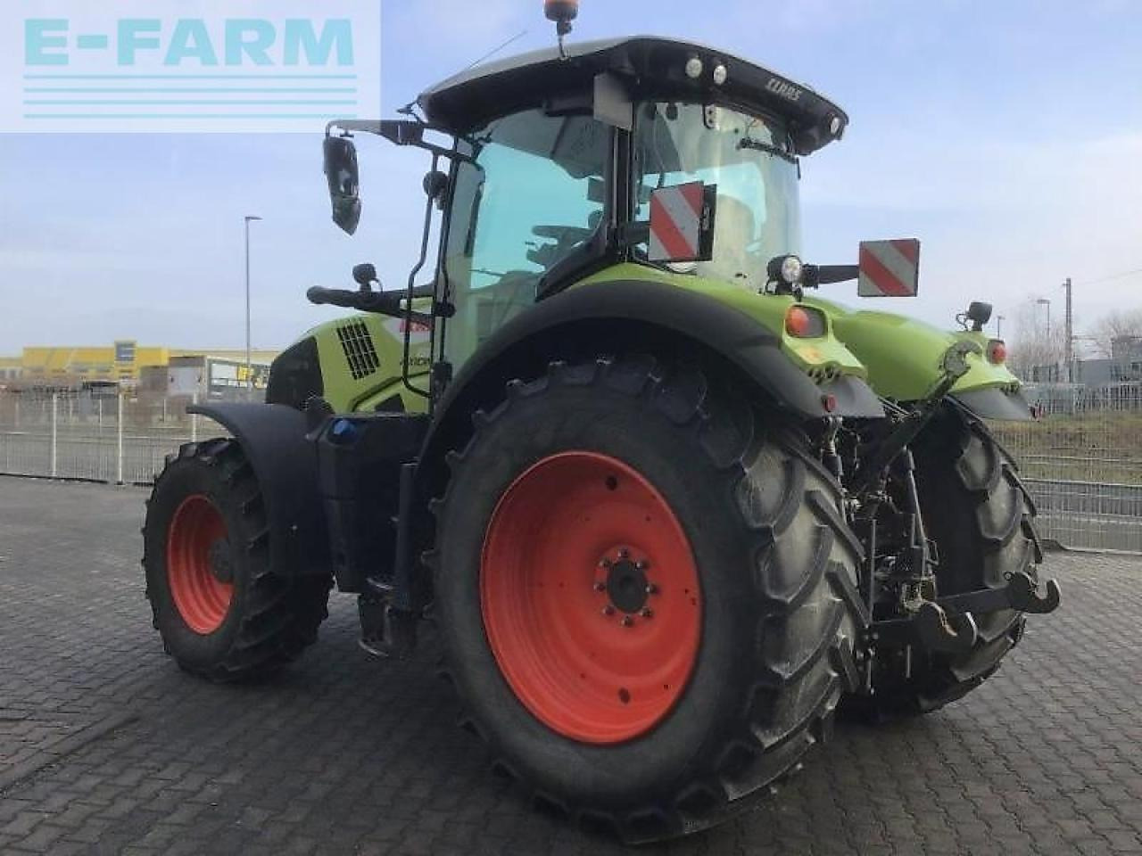 Tracteur agricole CLAAS axion 810