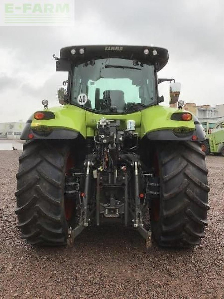 Tracteur agricole CLAAS axion 810