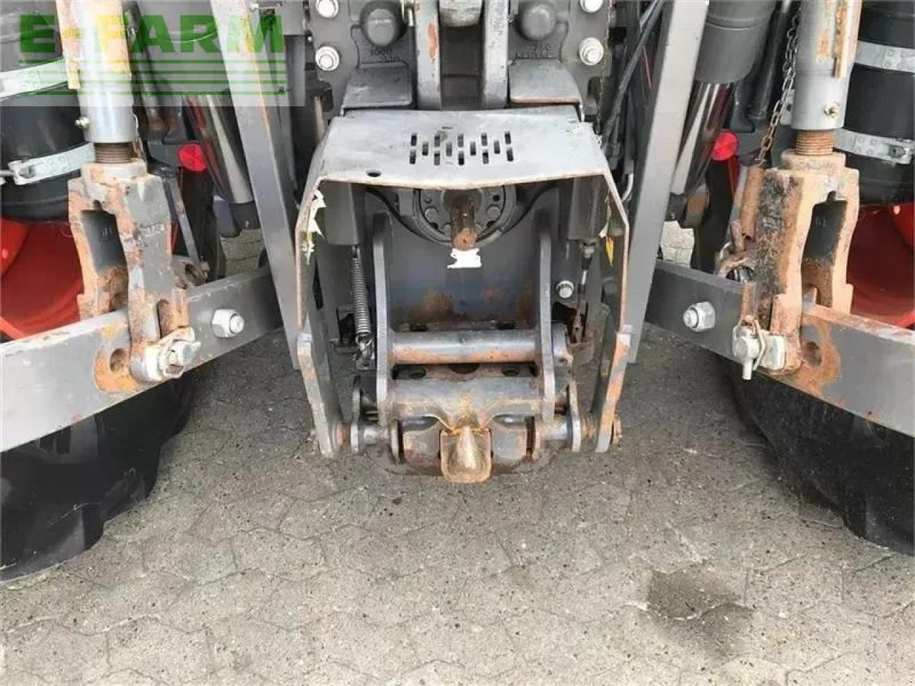 Tracteur agricole CLAAS axion 810