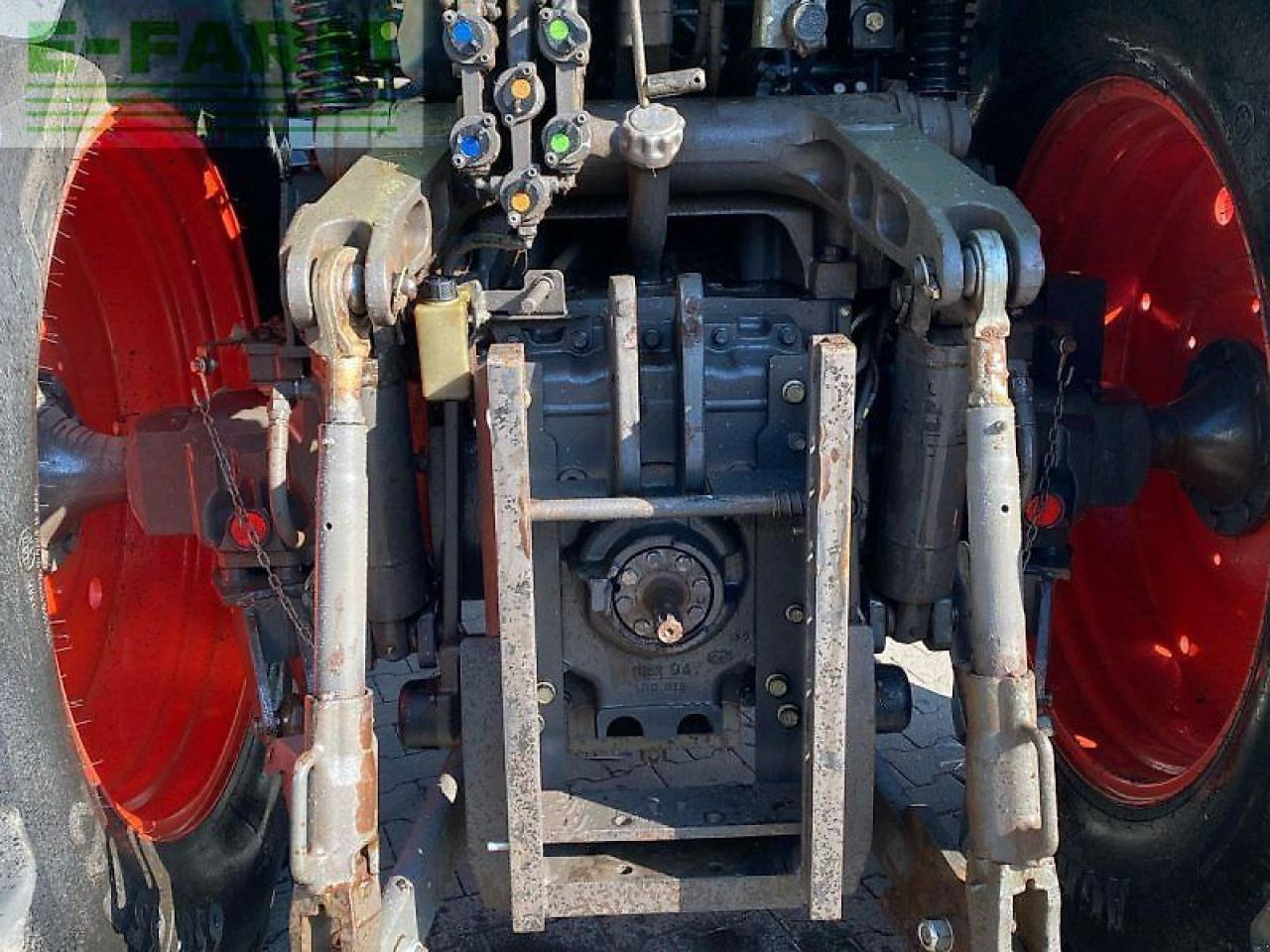 Tracteur agricole CLAAS axion 810