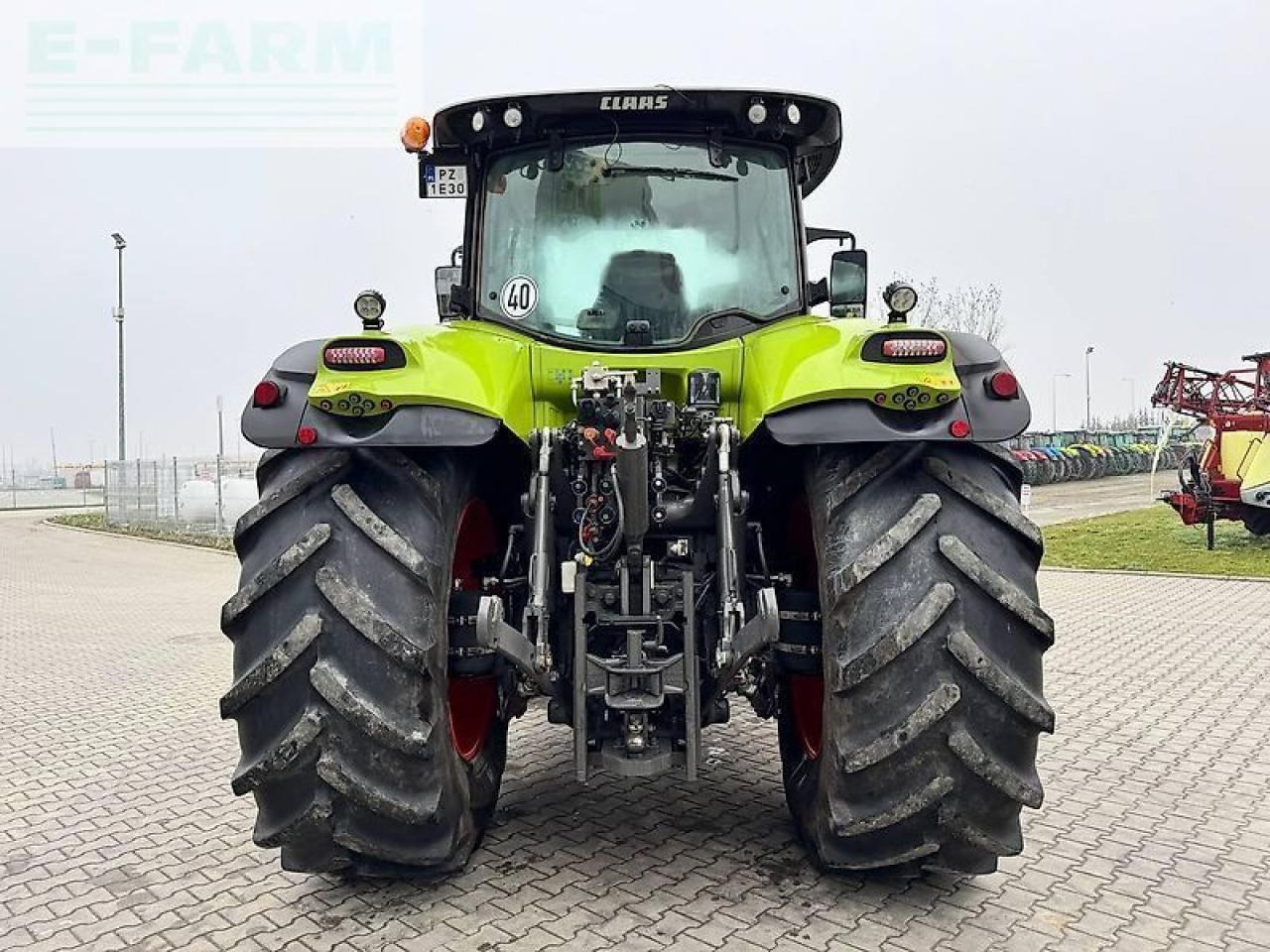 Tracteur agricole CLAAS axion 810