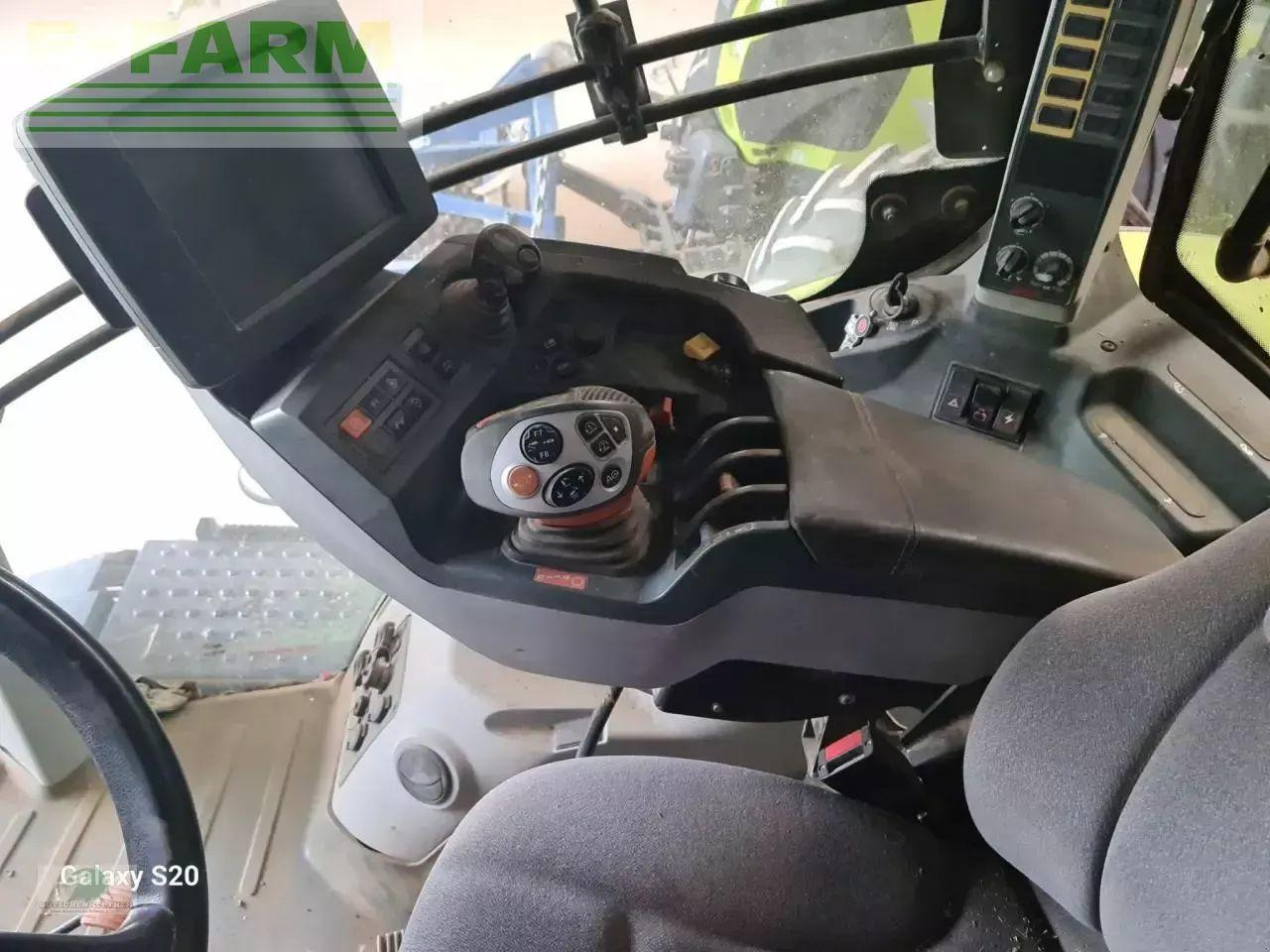 Tracteur agricole CLAAS axion 810