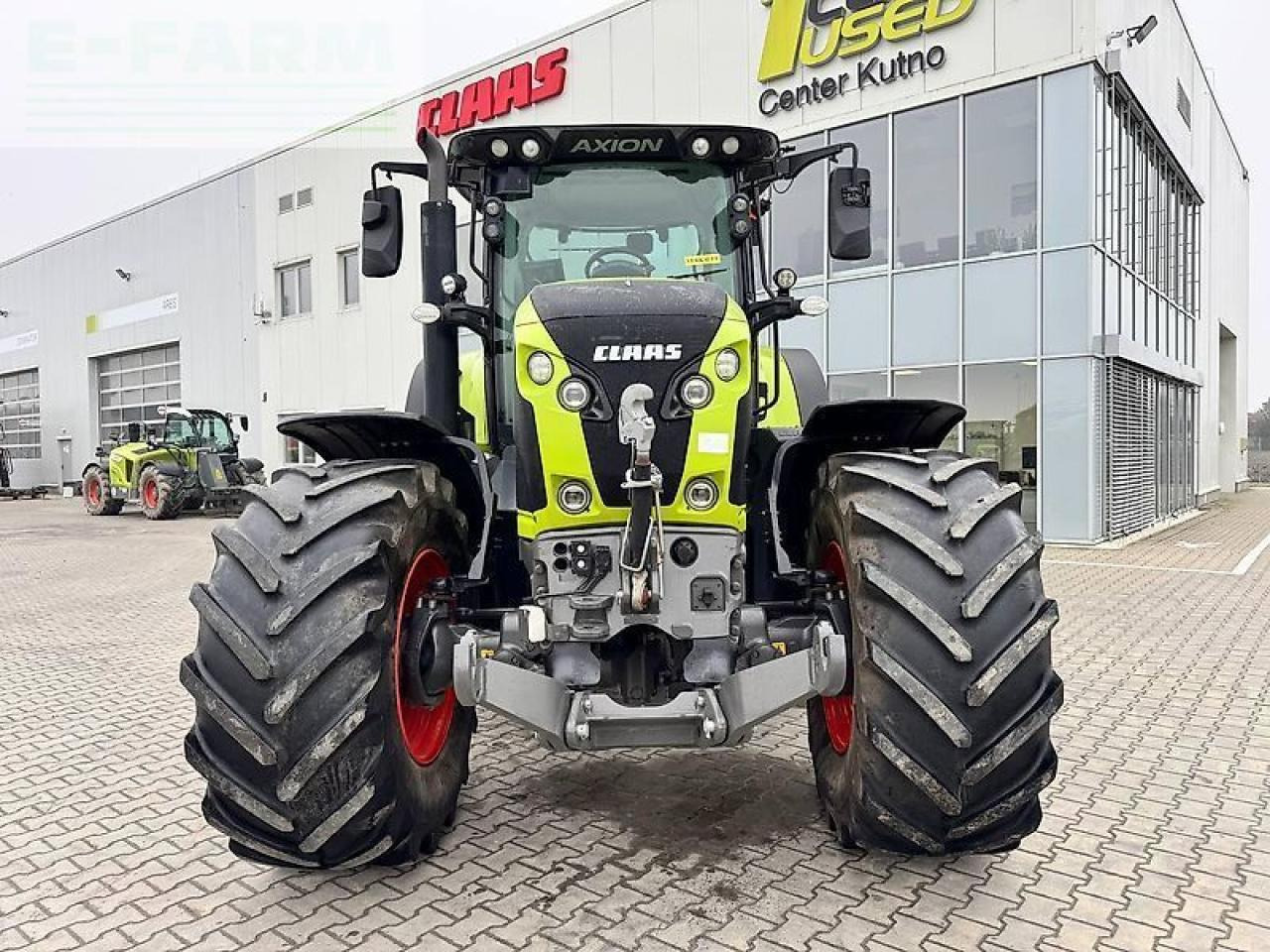 Tracteur agricole CLAAS axion 810