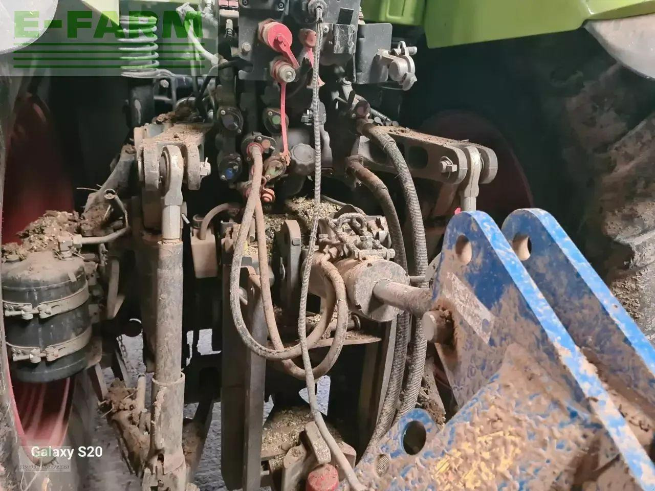 Tracteur agricole CLAAS axion 810