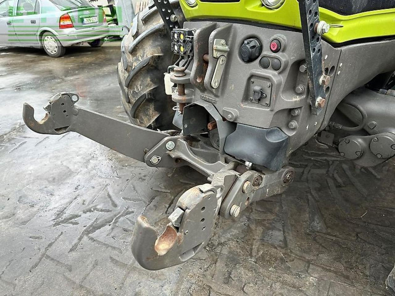 Tracteur agricole CLAAS axion 810