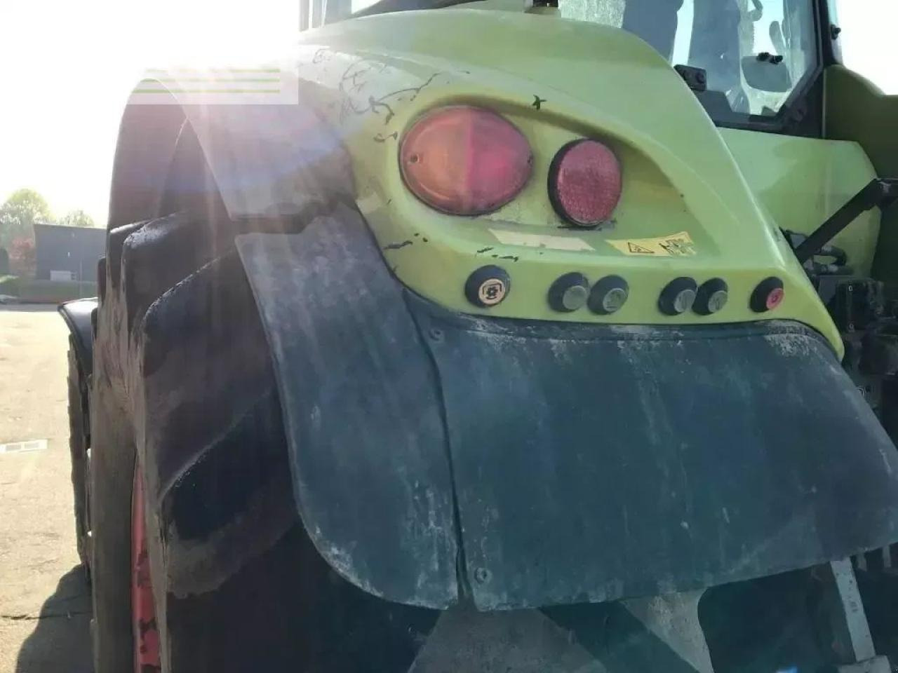 Tracteur agricole CLAAS axion 810