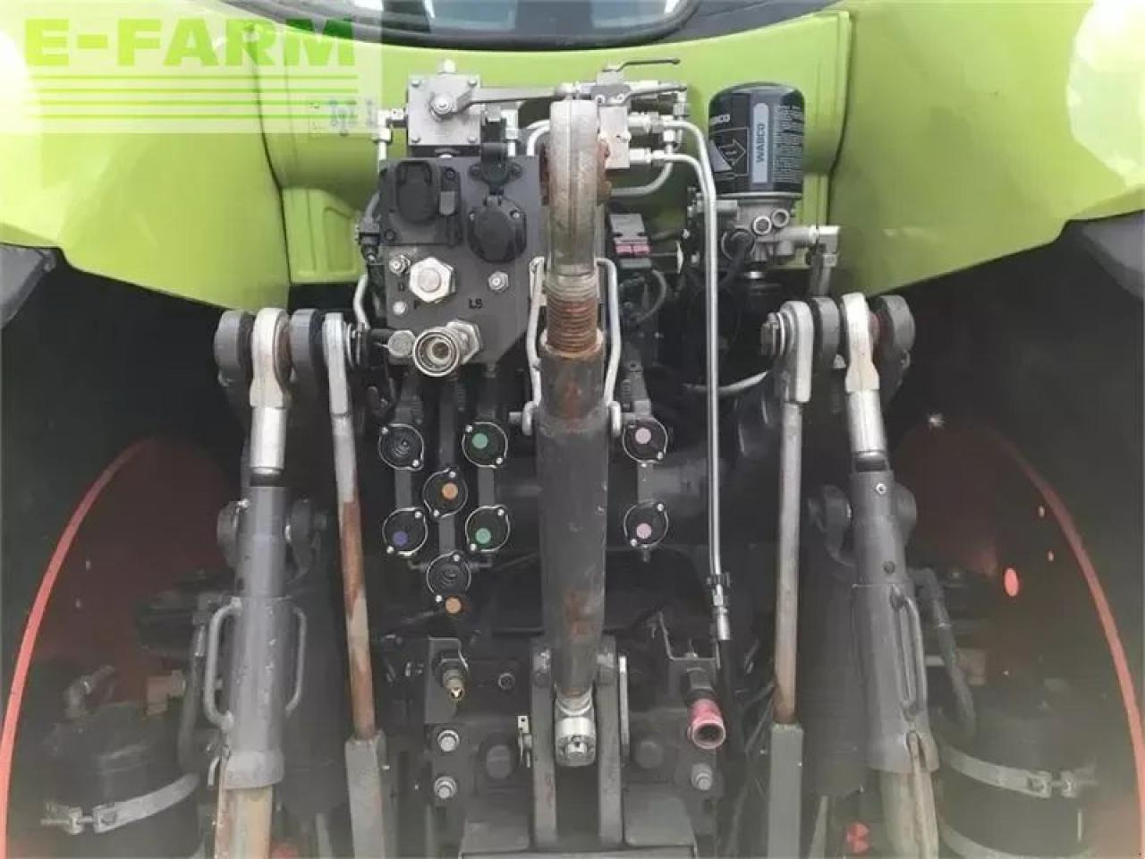 Tracteur agricole CLAAS axion 810