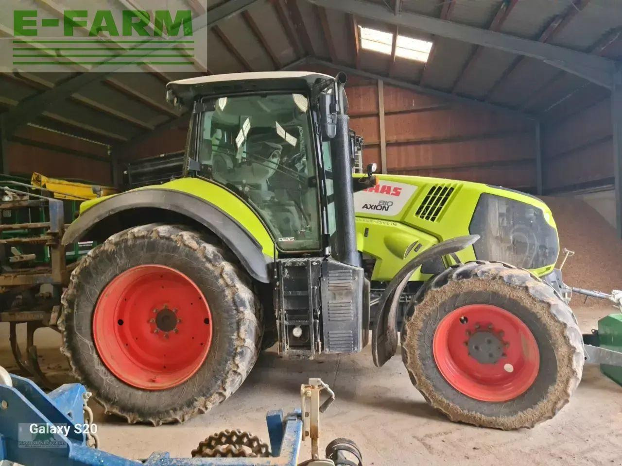 Tracteur agricole CLAAS axion 810
