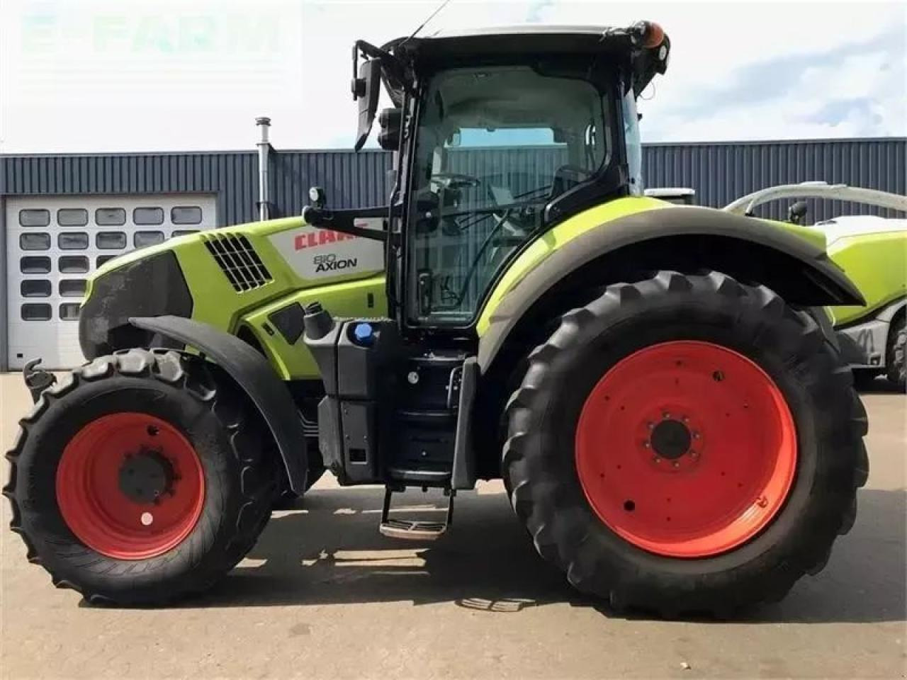 Tracteur agricole CLAAS axion 810