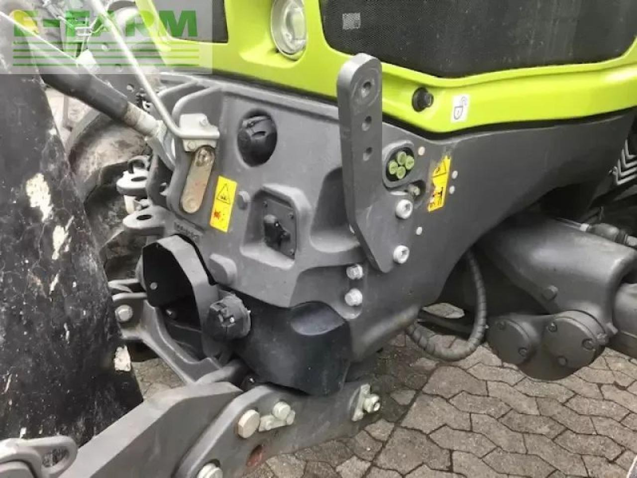 Tracteur agricole CLAAS axion 810 c-matic