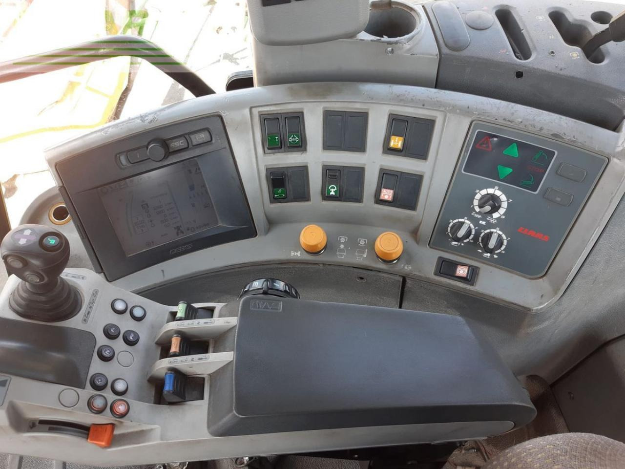 Tracteur agricole CLAAS axion 810 c-matic CMATIC