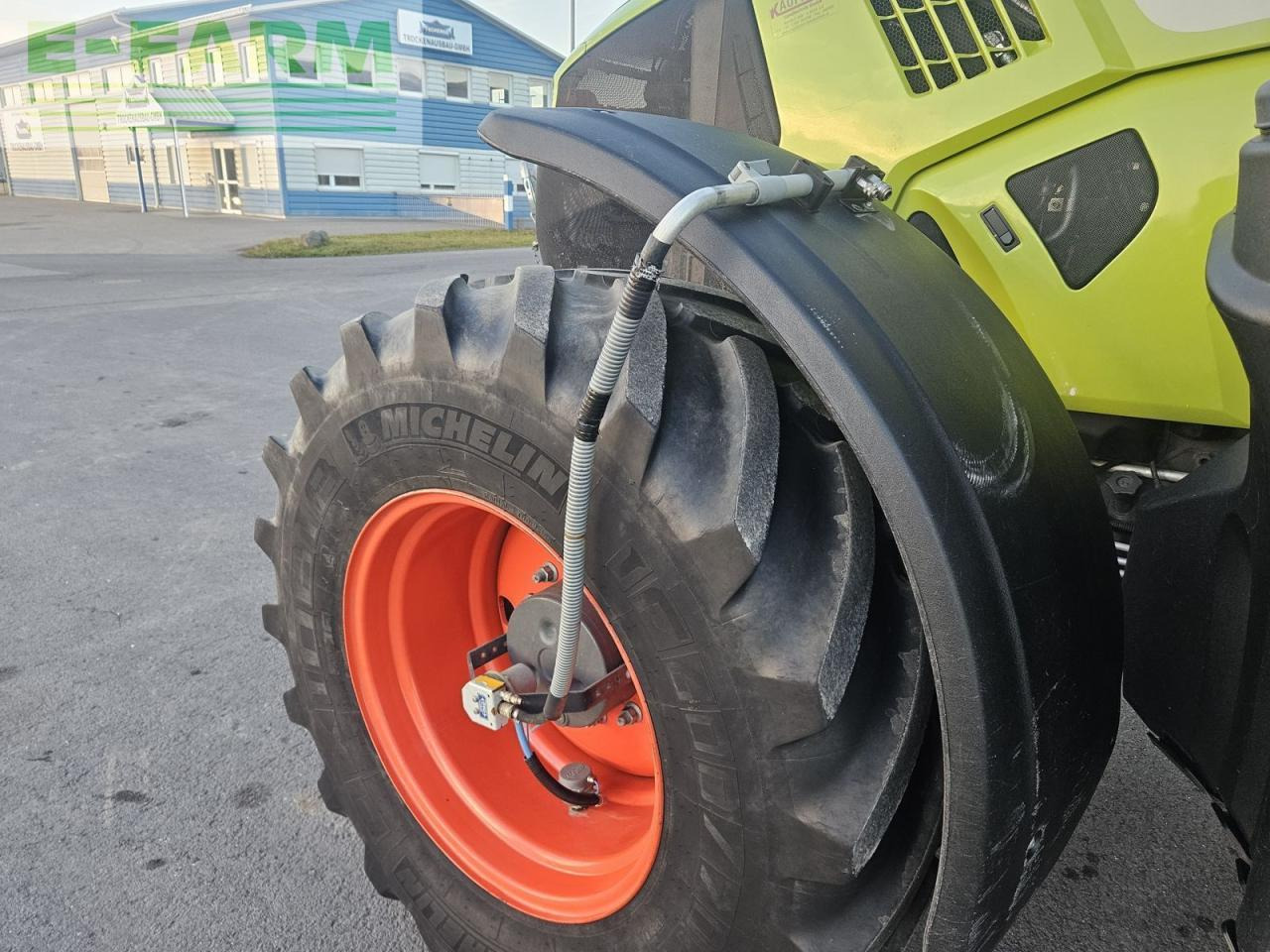 Tracteur agricole CLAAS axion 810 c-matic CMATIC