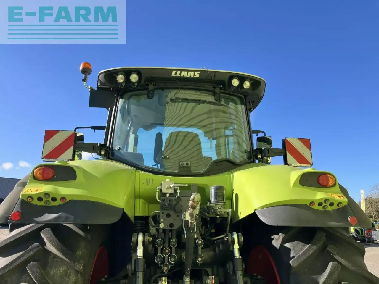 Tracteur agricole CLAAS axion 810 cis
