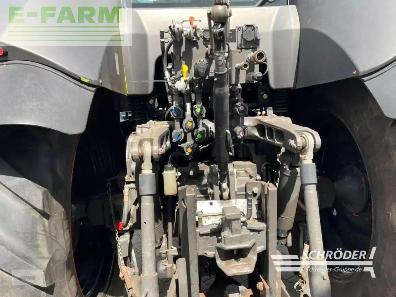 Tracteur agricole CLAAS axion 810 cis