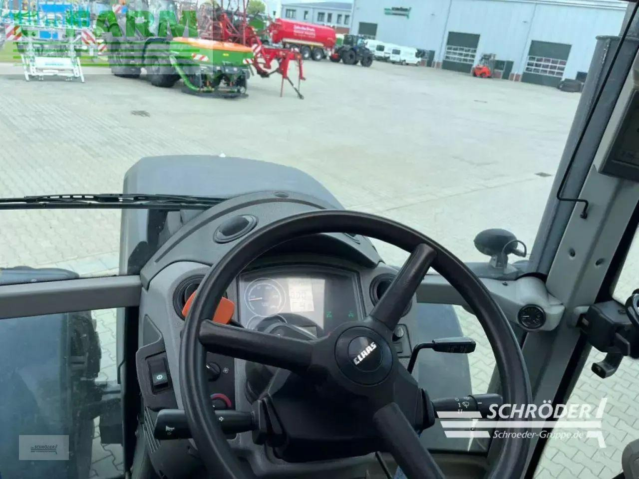 Tracteur agricole CLAAS axion 810 cis