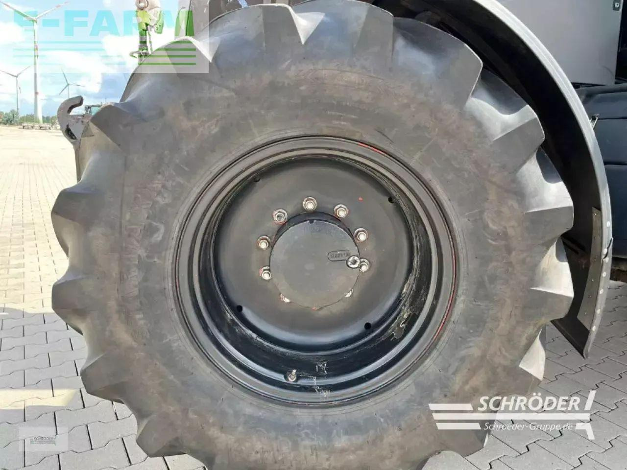 Tracteur agricole CLAAS axion 810 cis