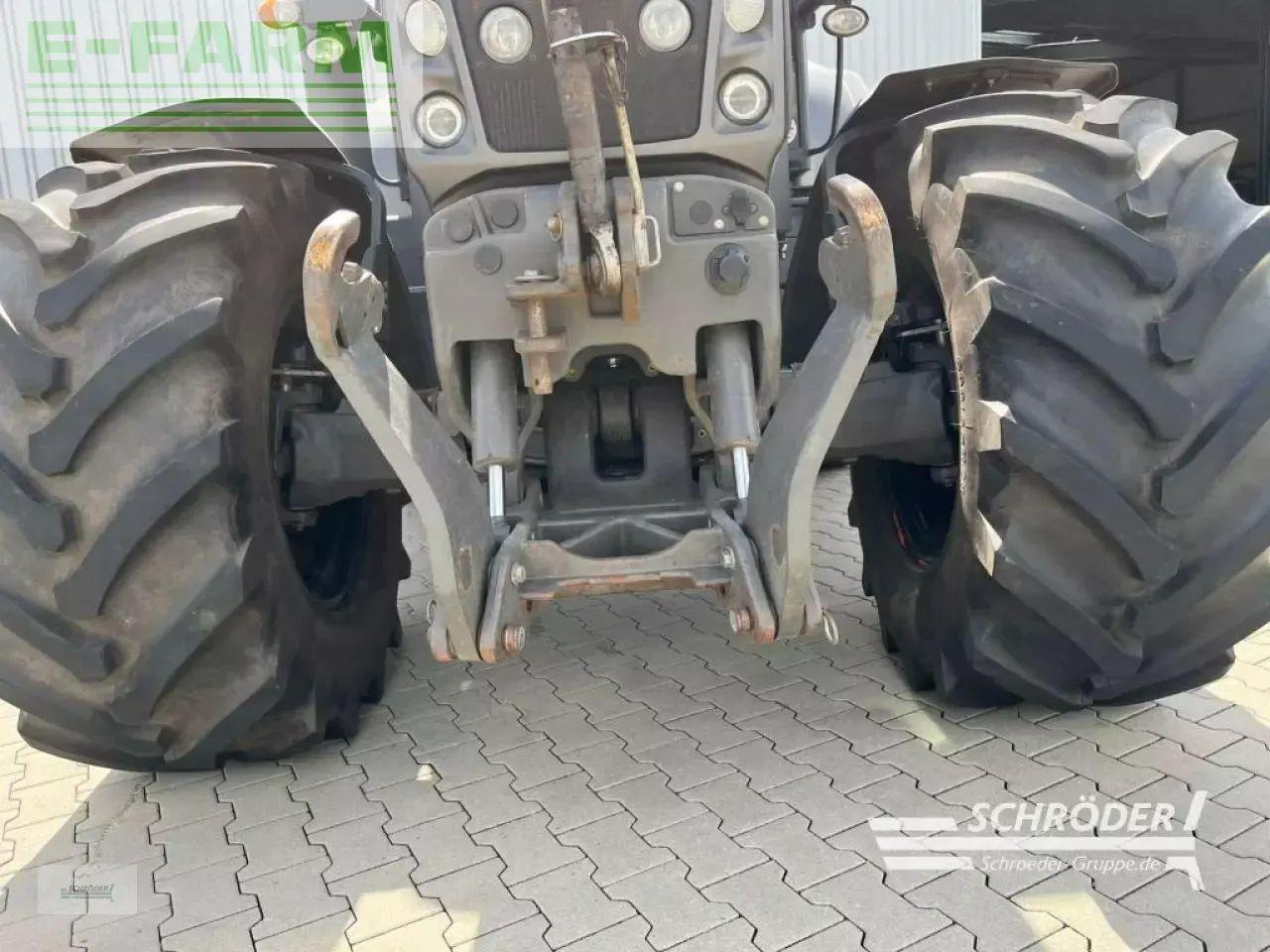 Tracteur agricole CLAAS axion 810 cis